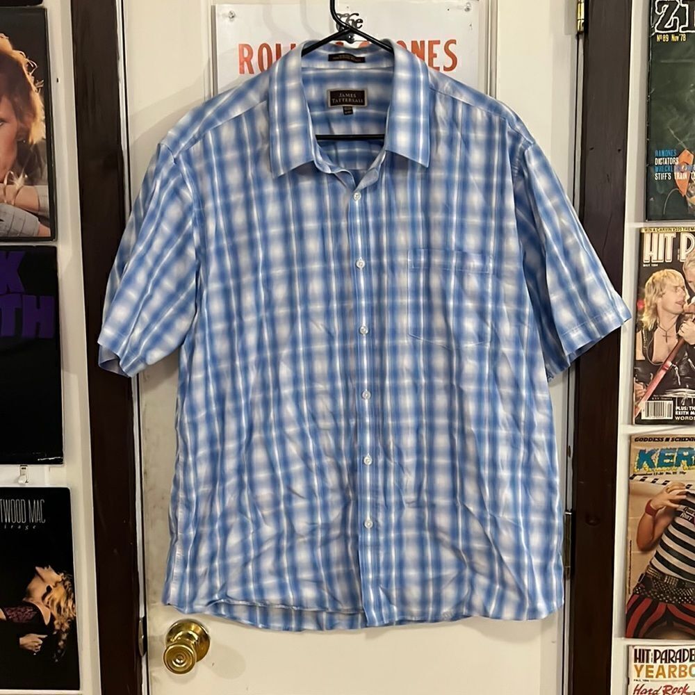 Men’s plaid blue button down